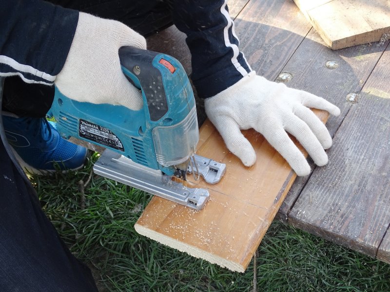 Zugesägtes Holzbrett