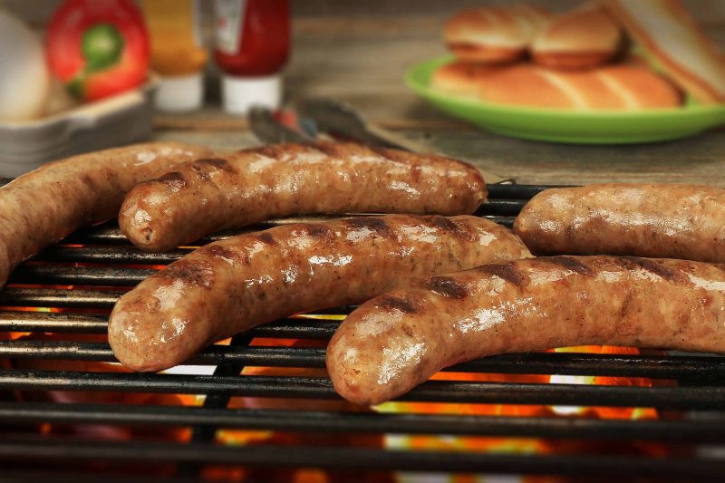 Bratwürstchen können auf vielen Tischgrills zubereitet werden