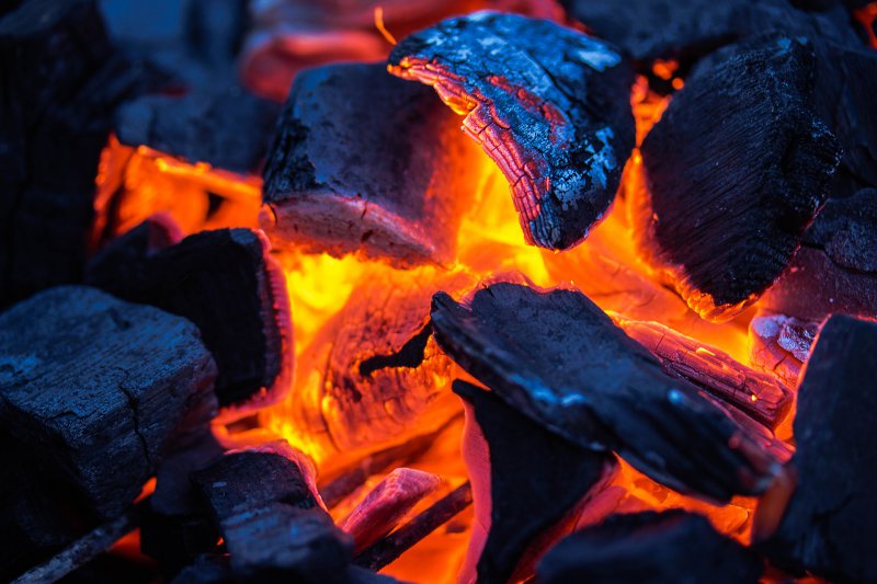 Brennende Grillkohle 