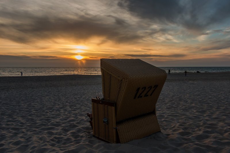 Strandkorb vor Sonnenuntergang Strandkorb vor Sonnenuntergang