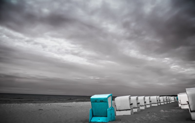 Strandkörbe bei bedecktem Himmel Strandkörbe bei bedecktem Himmel