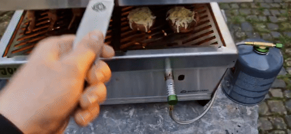 Das Grillen im vollen Gange. Das Grillen im vollen Gange.
